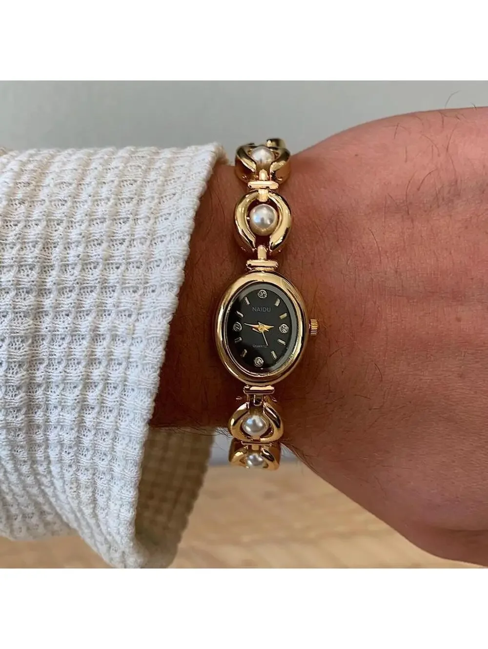 Luxury Y2K style Gold round stainless steel quartz pearl stone charm watch